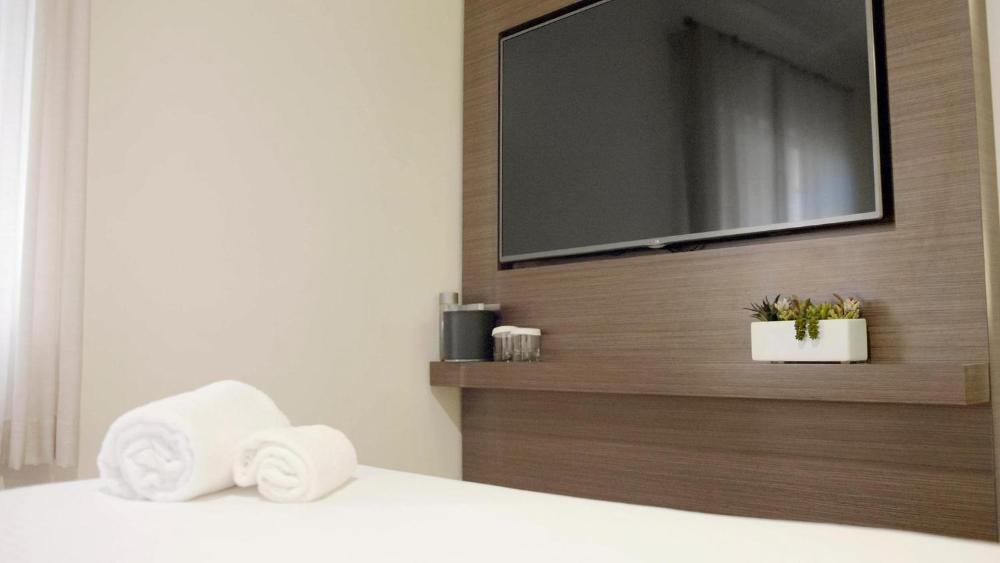 Deluxe King Room interior